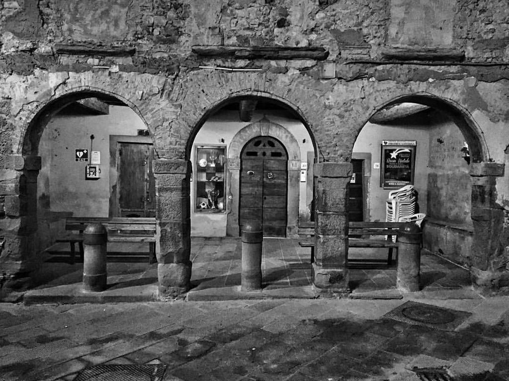 La Finestra Sul Borgo Dimora Storica Apartment Laterina Luaran gambar